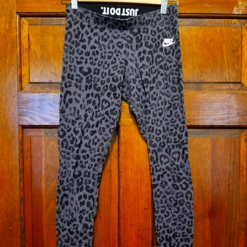 Nike leopard leggings